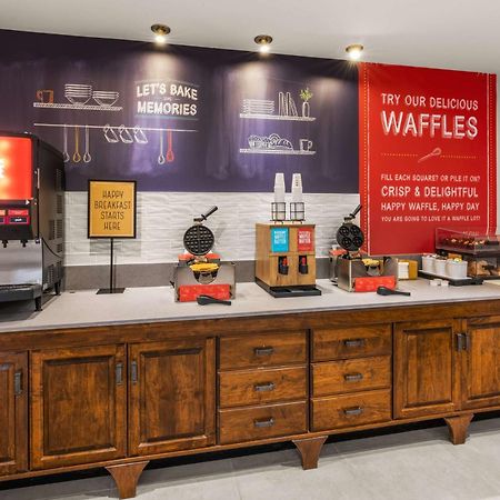 Hampton Inn & Suites Fairbanks Ngoại thất bức ảnh