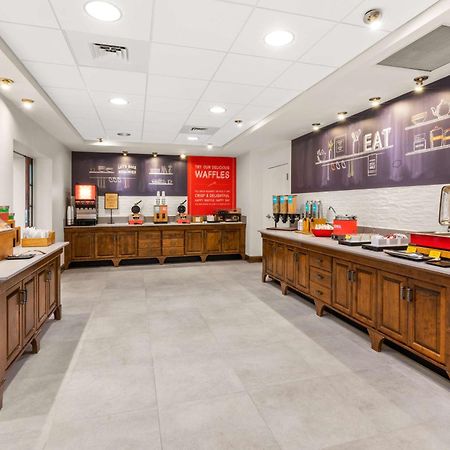 Hampton Inn & Suites Fairbanks Ngoại thất bức ảnh