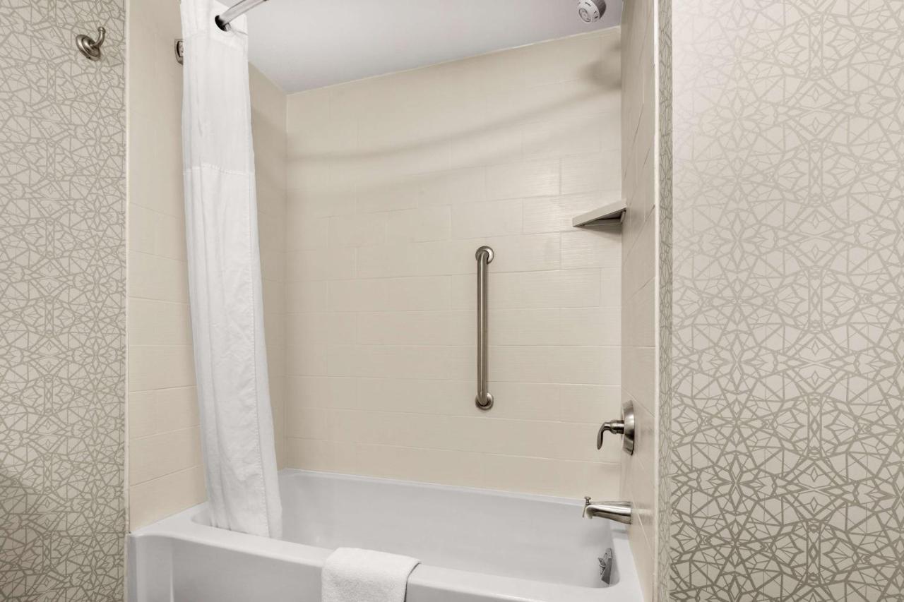 Hampton Inn & Suites Fairbanks Ngoại thất bức ảnh