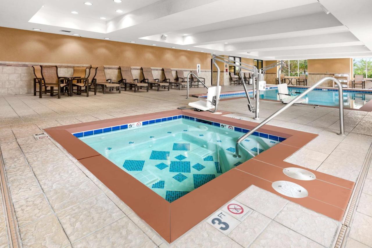 Hampton Inn & Suites Fairbanks Ngoại thất bức ảnh