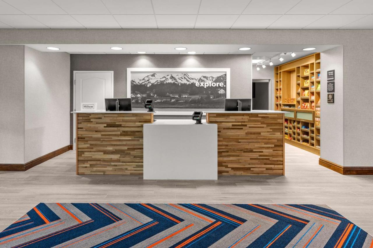 Hampton Inn & Suites Fairbanks Ngoại thất bức ảnh