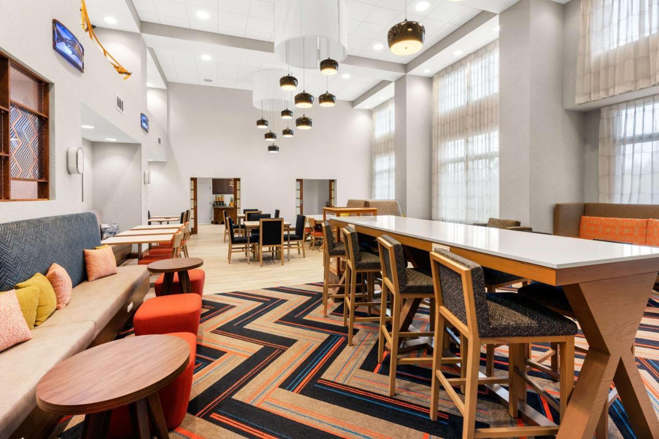 Hampton Inn & Suites Fairbanks Ngoại thất bức ảnh