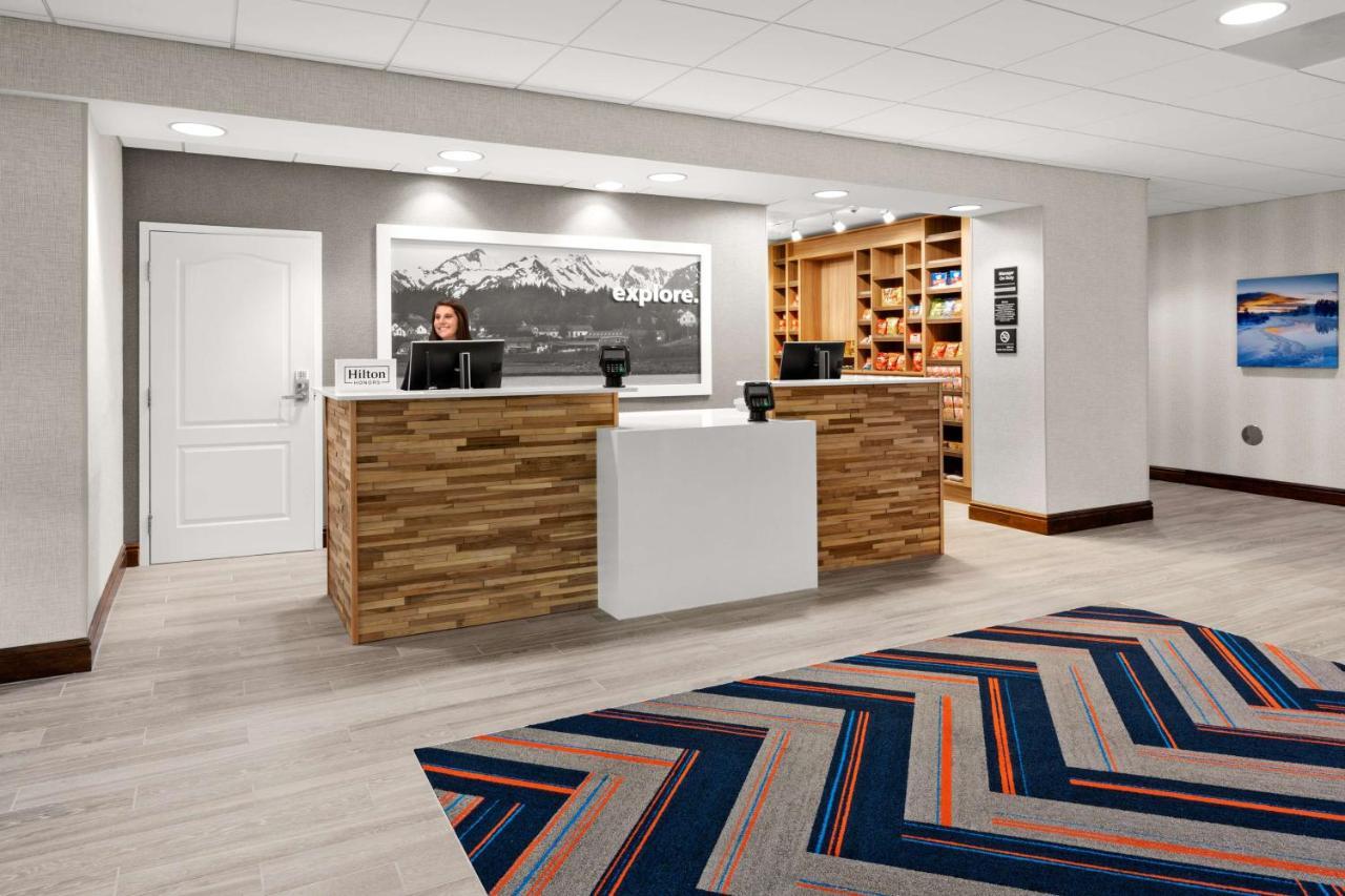 Hampton Inn & Suites Fairbanks Ngoại thất bức ảnh