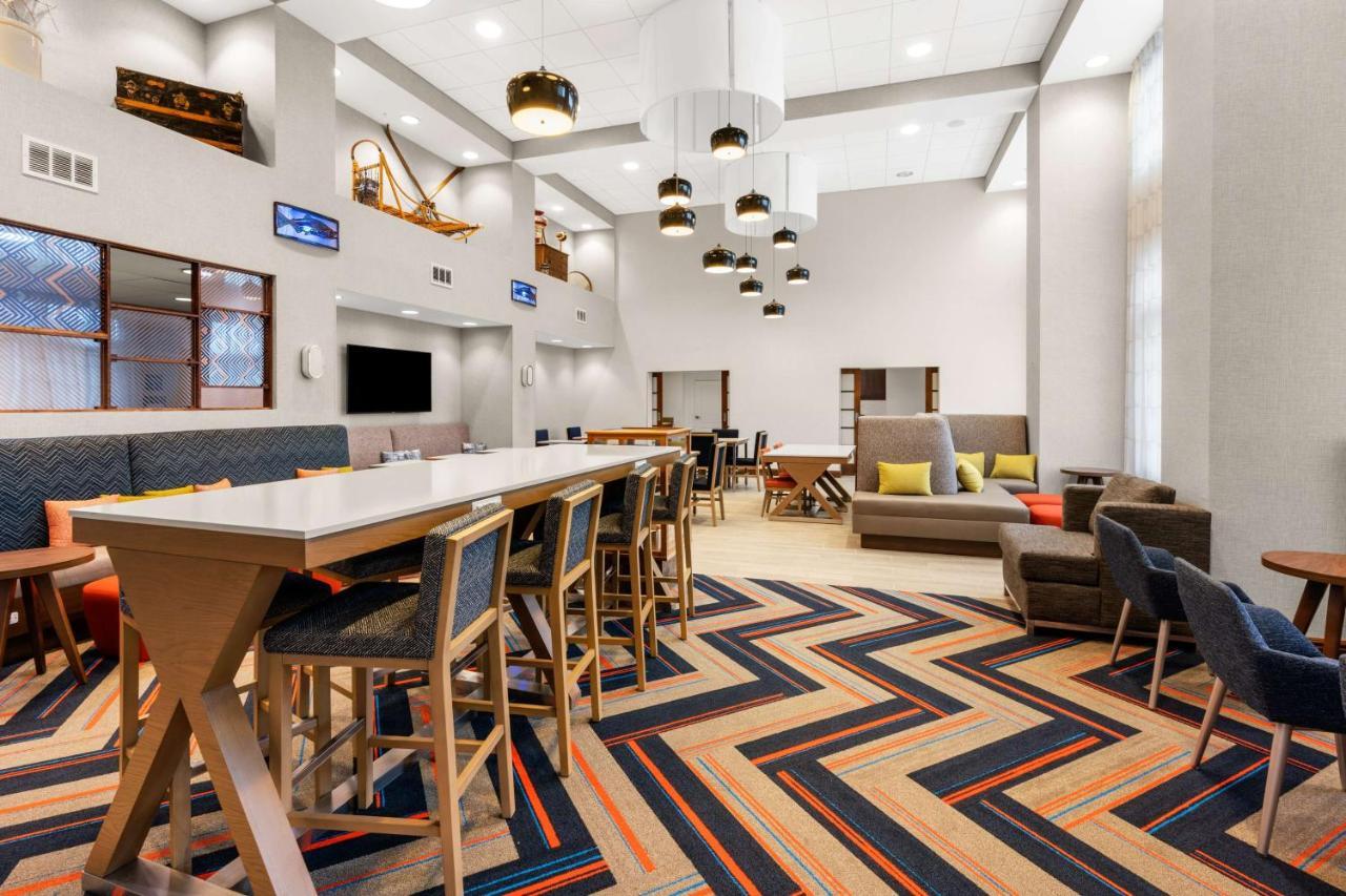Hampton Inn & Suites Fairbanks Ngoại thất bức ảnh