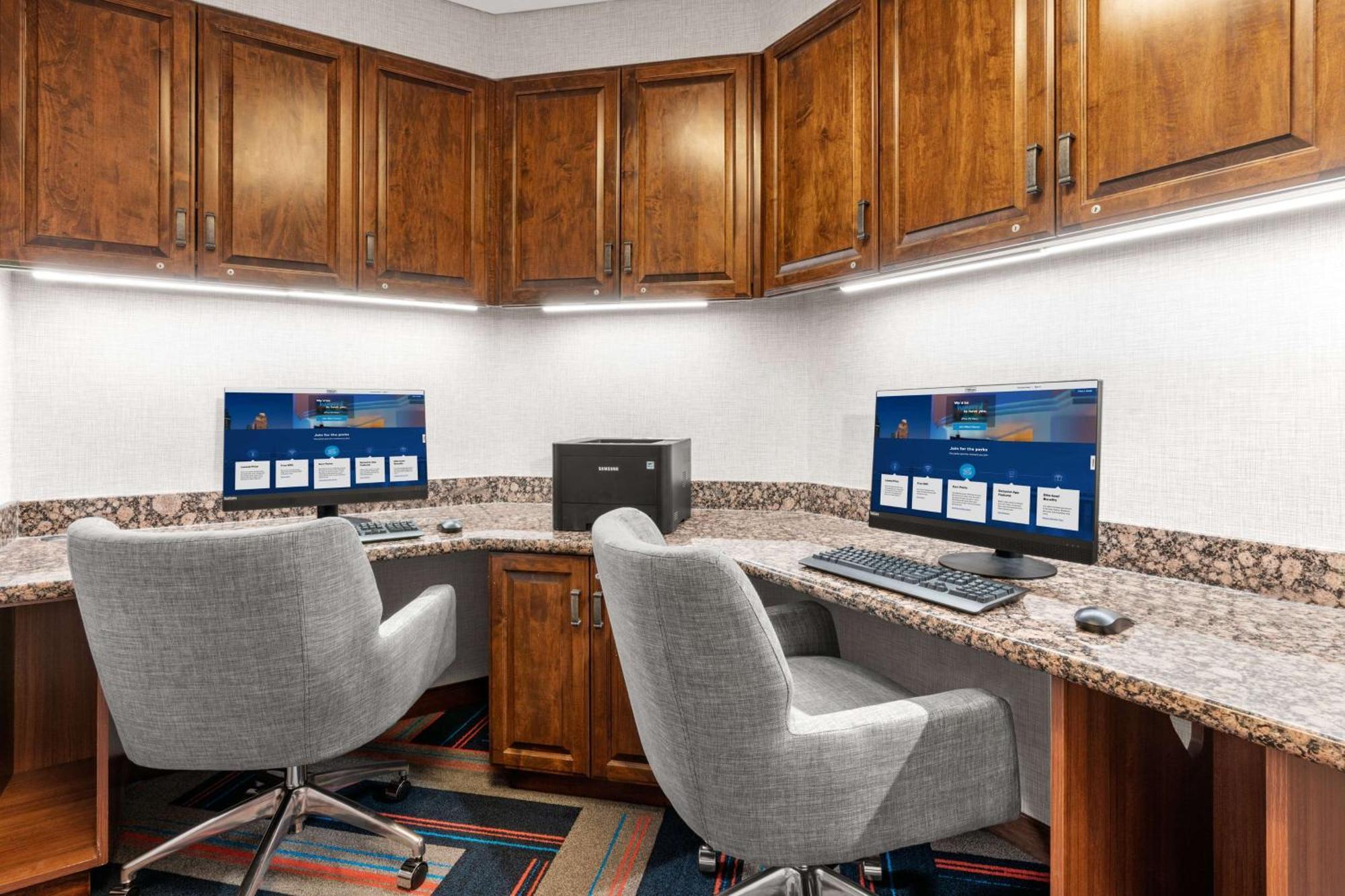 Hampton Inn & Suites Fairbanks Ngoại thất bức ảnh