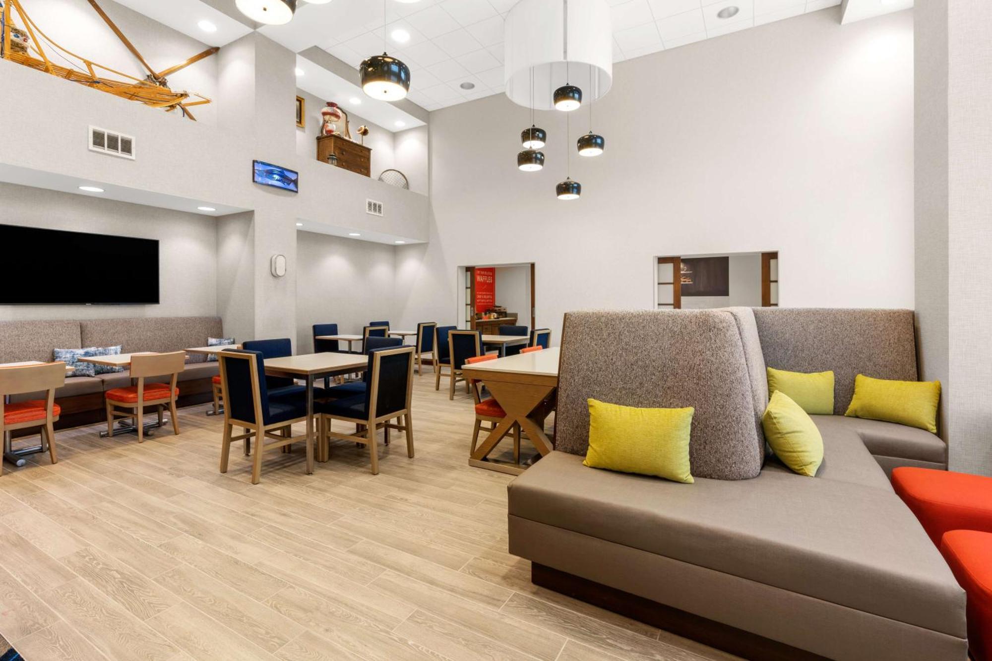 Hampton Inn & Suites Fairbanks Ngoại thất bức ảnh