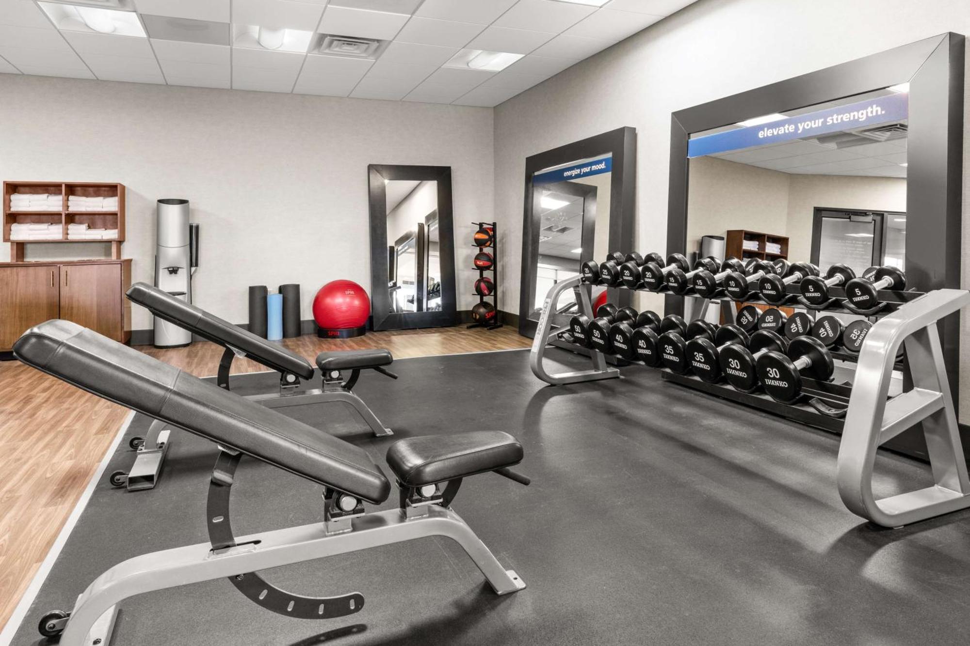Hampton Inn & Suites Fairbanks Ngoại thất bức ảnh