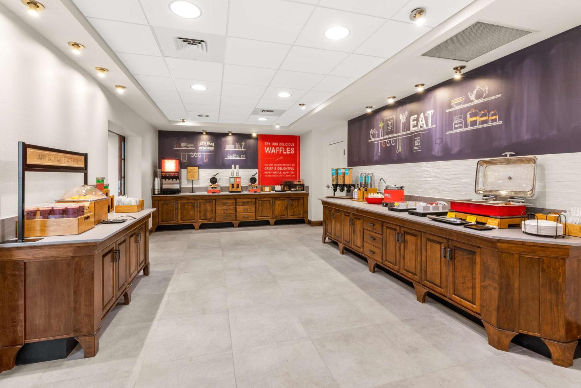 Hampton Inn & Suites Fairbanks Ngoại thất bức ảnh